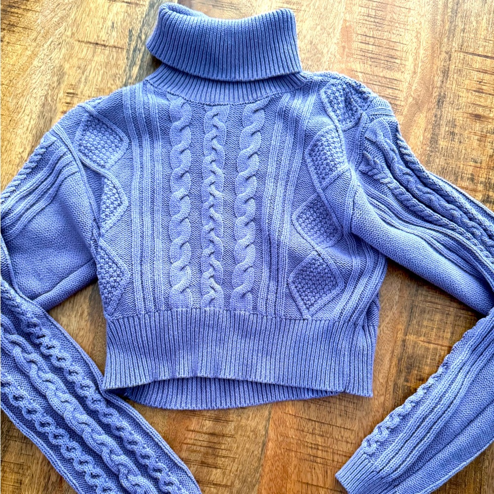 Kendall & Kylie, Long sleeve turtle neck. Size S, Cropped